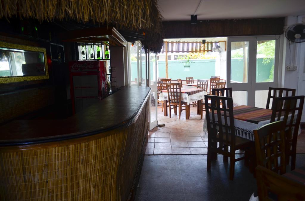 Yoho Mount Waves Hotel Colombo Exterior photo