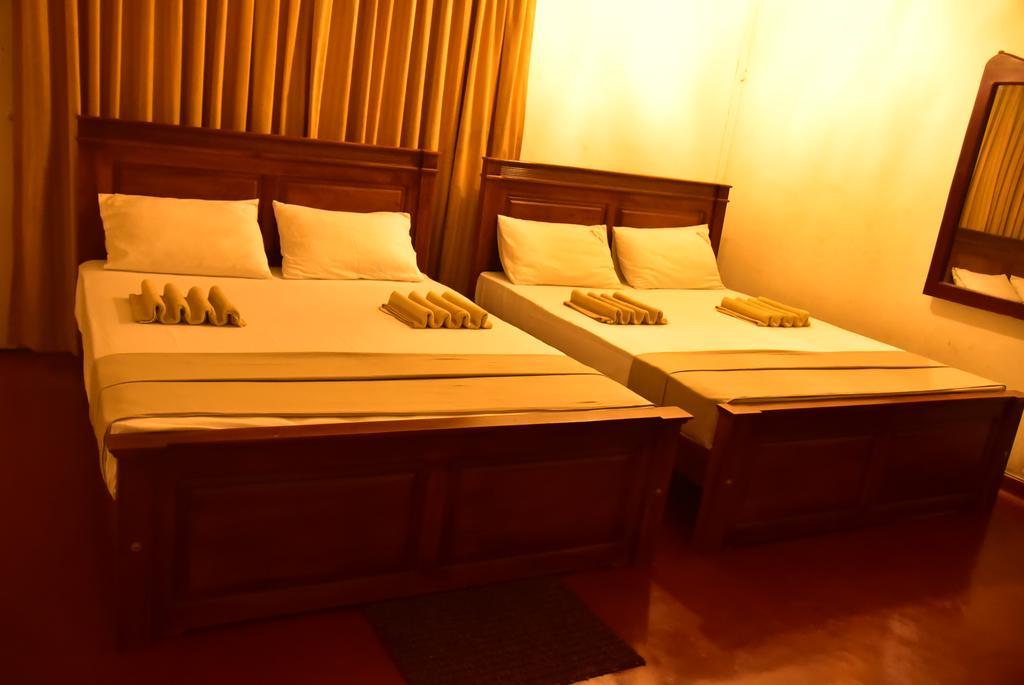 Yoho Mount Waves Hotel Colombo Exterior photo